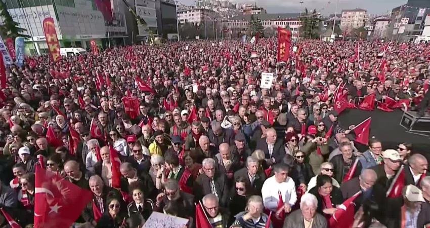 CHP Genel Başkanı Özgür Özel, iki boğaz köprüsü ve yedi
