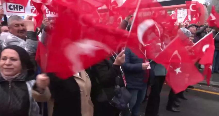 CHP’nin “Millet İradesine Sahip Çıkıyor” temalı mitinglerinin 87’ncisi Niğde’de yapıldı.