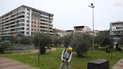 Çiğli Belediyesi, ilçenin 26 mahallesinde eş zamanlı yürüttüğü kapsamlı temizlik