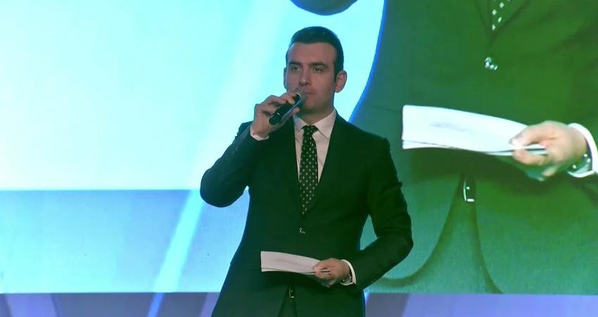 Cumhurbaşkanı Recep Tayyip Erdoğan, "Bizim kimsenin bir avuç toprağında gözümüz