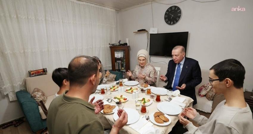 Cumhurbaşkanı Erdoğan ve eşi Emine Erdoğan Kayacık ailesiyle birlikte oruç açtı Cumhurbaşkanı Recep Tayyip Erdoğan ve eşi Emine Erdoğan, Ramazan ayı