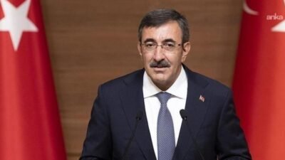 Cumhurbaşkanı Yardımcısı Cevdet Yılmaz, İçişleri Bakanlığı'na atanan Mustafa Çiftçi ile