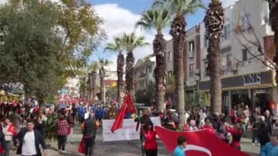 Datça’da badem ağaçlarının çiçek açmasıyla 7’nci kez düzenlenen Badem Çiçeği