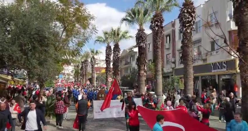 Datça’da badem ağaçlarının çiçek açmasıyla 7’nci kez düzenlenen Badem Çiçeği