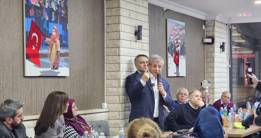 Davutoğlu KHK’lılarla iftarda buluştu: Adalet herkese lazımdır Gelecek Partisi Genel Başkan Ahmet Davutoğlu, KHK'lılarla iftar programında bir