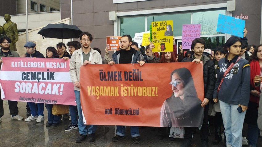 Zeren Ertaş davası… Arkadaşı Melisa Pehlivan: ‘Binelim’ dediğim asansörün vicdan azabıyla beni yapayalnız bıraktığınız için bu sisteme o kadar kızgınım ki! Aydın’da üç yıl önce meydana gelen asansör kazasında hayatını kaybeden