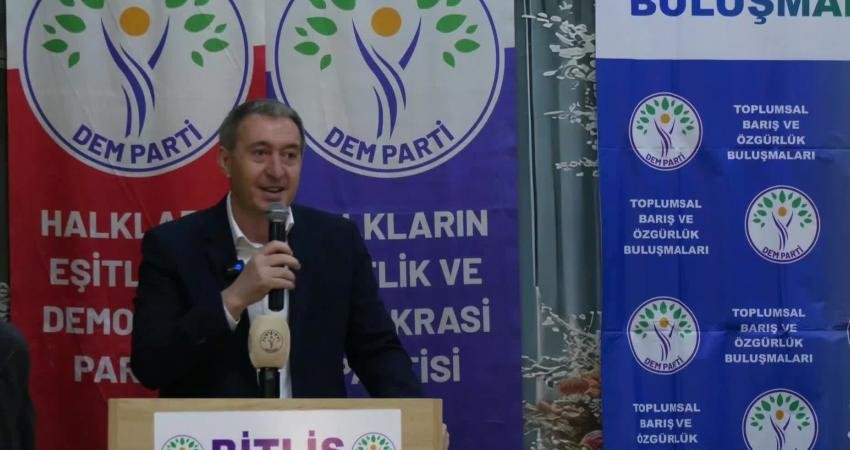 DEM Parti Eş Genel Başkanı Bakırhan: “Yurttaşlık tanımı kesinlikle değişmeli” DEM Parti Eş Genel Başkanı Tuncer Bakırhan, Türkiye’de yurttaşlık tanımının