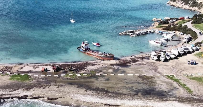 Demircili Koyu’nda çevre mücadelesi Urla Demircili Koyu’na izinsiz çekilen hurda gemiye karşı tepkiler büyüyor.