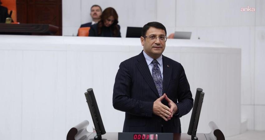 DEVA Partili Şahin: “Vatandaşın sofrasına et değil, sadece ‘bereket müjdesi’ koyabildiniz” DEVA Partisi Ankara Milletvekili İdris Şahin, Cumhurbaşkanı Erdoğan'ın açıkladığı "Kırsalda