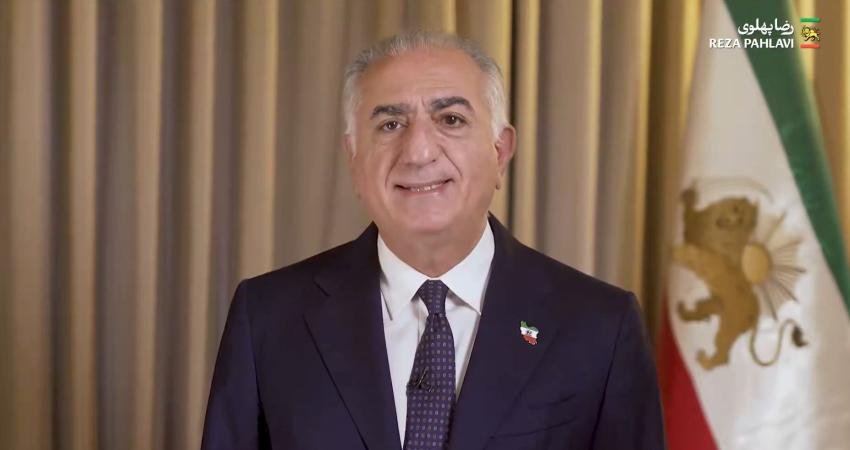 Devrik Şah’ın oğlu Rıza Pehlevi’den mesaj: ABD Başkanı’nın cesur İran halkına vaat ettiği yardım artık ulaşmıştır İran’da devrik Şah rejiminin varisi Rıza Pehlevi, ABD’nin İran halkına vaat