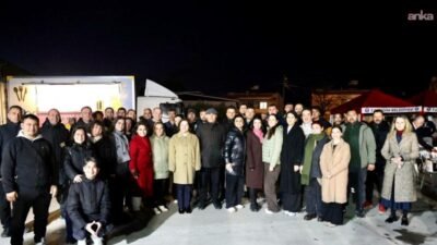 Didim Belediyesi tarafından Yalıköy Mahallesi'nde düzenlenen iftar programında vatandaşlar aynı