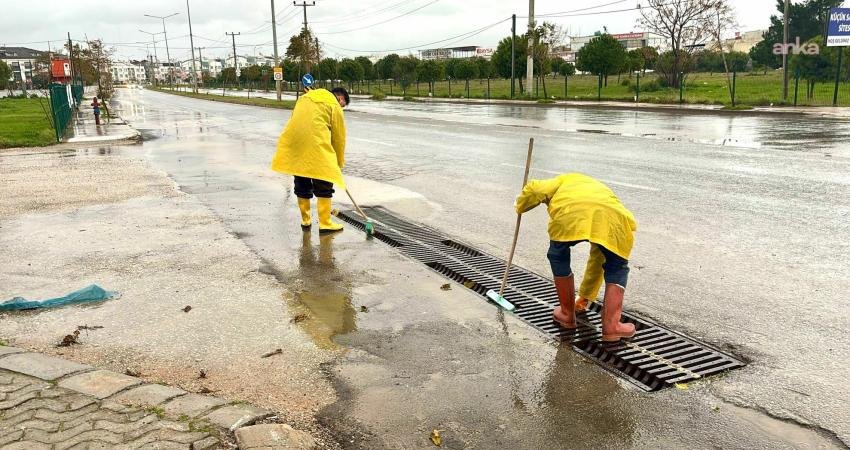 Didim Belediyesi ekipleri, kuvvetli yağış süresince sahada görev yaptı Didim Belediyesi, Meteoroloji Genel Müdürlüğü’nün kuvvetli yağış uyarılarının ardından ilçede