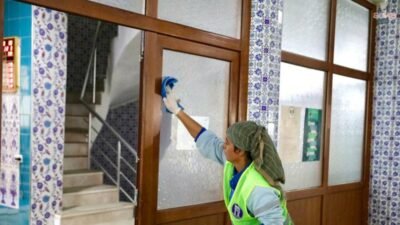 Didim Belediyesi ekipleri, ramazan ayı öncesinde ilçe genelindeki camilerde temizlik