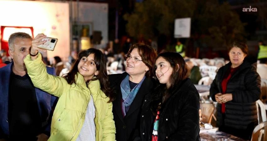 Didim Belediyesi, iftar programlarına Fevzipaşa Mahallesi’nde kurulan sofralarda devam etti.