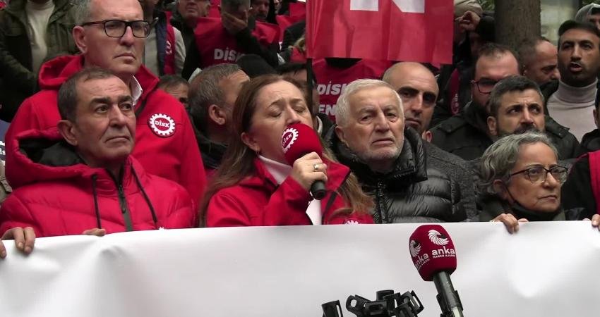 DİSK, 59. kuruluş yıl dönümünü kutluyor… Çerkezoğlu: Nüfusun üretici çoğunluğu olan işçi sınıfı ne kadar örgütlü ise Cumhuriyet’e ve demokrasiye çok daha güçlü sahip çıkabilecektir DİSK'in 59. kuruluş yıl dönümü nedeniyle bir açıklama yapan DİSK