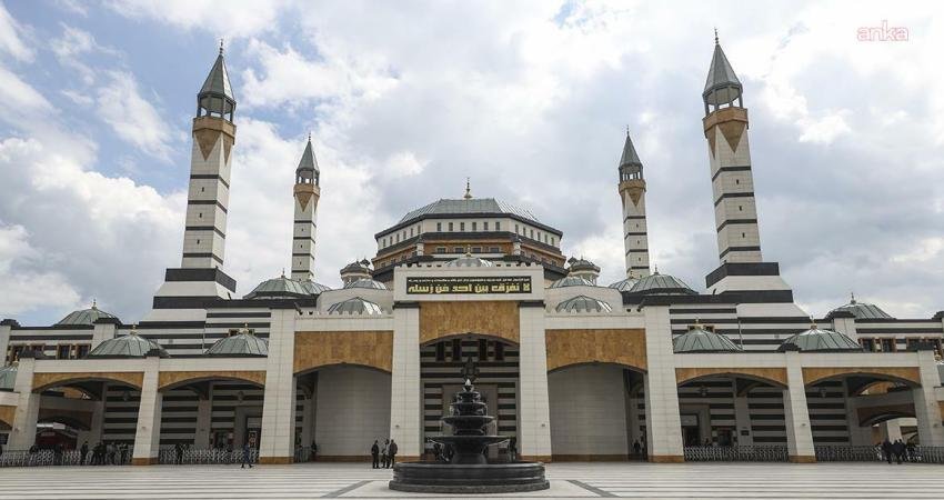 Diyarbakır Valiliği, Selahaddin Eyyubi Camii’nde teravih namazı sonrası ayakkabısının kaybolduğunu