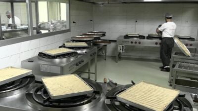 Ramazan ayına sayılı günler kala Diyarbakır’daki tatlı üreticilerinde yoğunluk başladı.