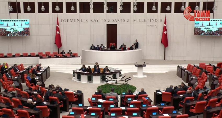 DSP’li Önder Aksakal’dan “İmralı statüsü” tepkisi: Bölücü başının statüsü değişmeyecektir Demokratik Sol Parti (DSP) Genel Başkanı Önder Aksakal, TBMM Genel