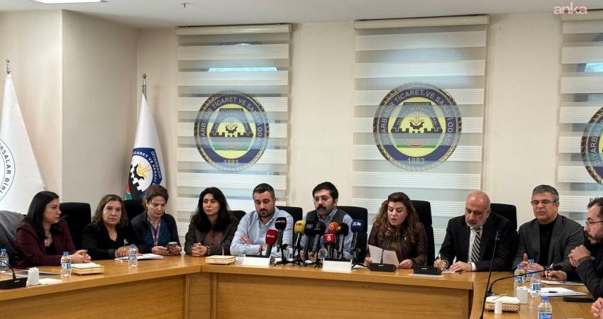 DTSO Başkanı Mehmet Kaya: Mürşitpınar Sınır Kapısı’nın açılması ile ilgili çalışma başlatıldı Diyarbakır Kent Koruma ve Dayanışma Platformu’nun Kobani’ye yardım tırları ile