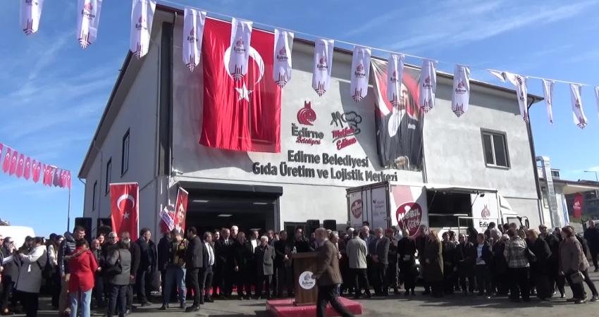 Edirne Belediyesi Mutfak Edirne’yi açtı Edirne Belediyesi, günlük 15 bin yemek pişirme kapasiteli “Mutfak Edirne”yi