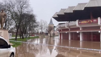 Edirne’de ve çevresinde etkili olan yağışlar nedeniyle Tunca Nehri yer