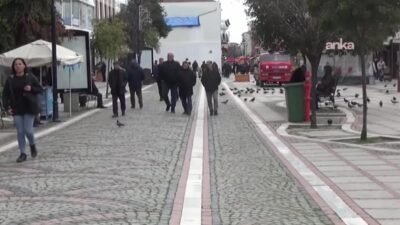 Emekliler, bayram ikramiyelerinin yetersiz olduğunu belirterek en az 10 bin