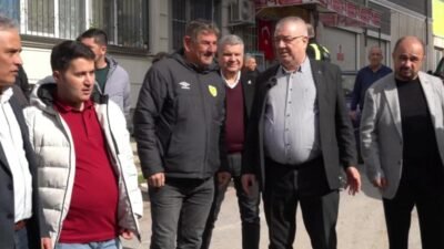 Edremit Belediye Başkanı Mehmet Ertaş, ilçede devam eden çalışmaları sahada