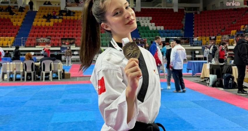 Edremit Belediyesi Taekwondo Spor Kulübü sporcu Ecrin Yanıt, Ankara’da düzenlenen