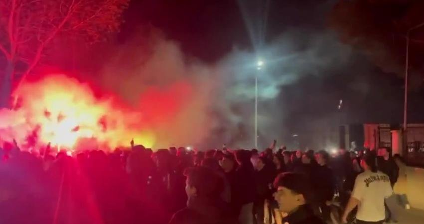 Ege Üniversitesi KYK Yurdu’nda kalan öğrencilerden eylem: Sıcak su kesiliyor, yemekler sağlıksız, fiziki koşullar yetersiz İzmir’de Ege Üniversitesi KYK Erkek Öğrenci Yurdu’nda kalan öğrenciler, sıcak