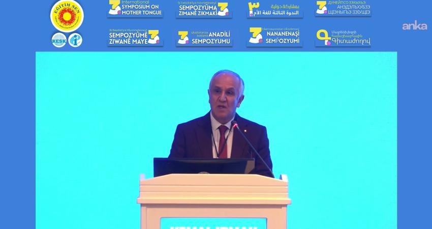 Eğitim-Sen 3. Uluslararası Katılımlı Anadili Sempozyumu: “Ana dilde eğitimi ‘bölücülük’, ‘tehdit’ ya da ‘lüks’ olarak tanımlamak çağdaş eğitim anlayışına sırt dönmektir” Dünya Anadili Günü kapsamında düzenlenen 3. Anadili Sempozyumu'nda konuşan Eğitim-Sen Genel