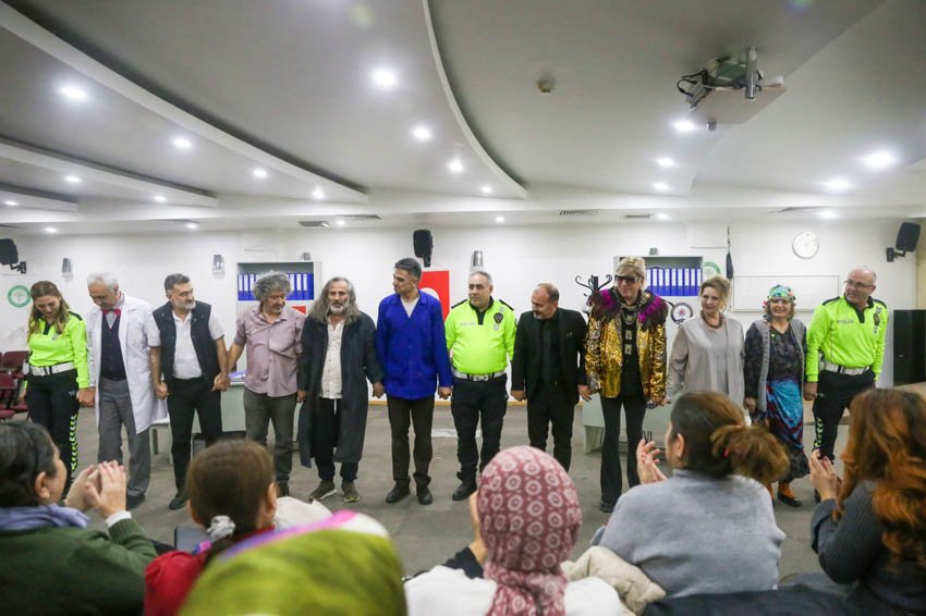 Etimesgut Belediyesi Emekli Tiyatrosu, sanatın birleştirici ve iyileştirici gücünü Onkoloji