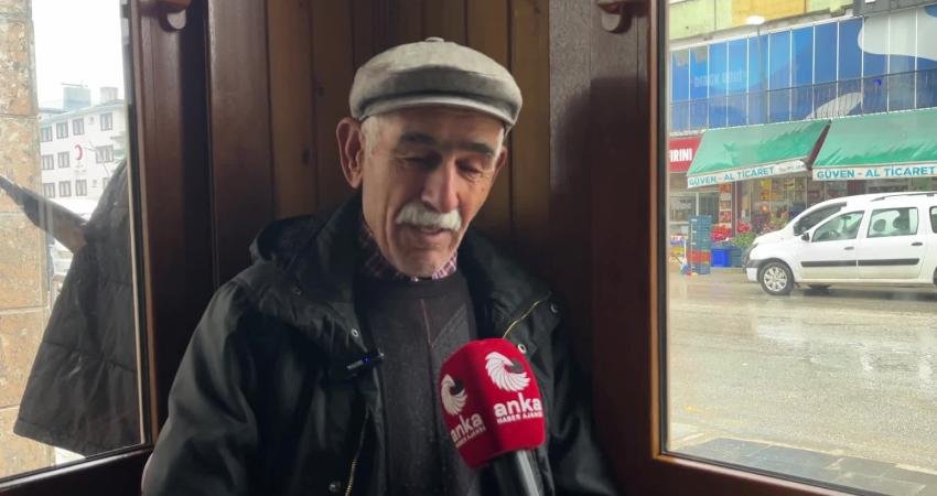 Emeklilerden bayram ikramiyesi talebi: “En az bir aylık kadar olmalı” Tunceli’de emekli yurttaşlar, yaklaşan Ramazan Bayramı öncesinde ödenecek emekli ikramiyesinin