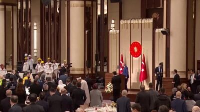 Cumhurbaşkanı Recep Tayyip Erdoğan, "Laiklik kavramının arkasına korkakça saklanıp milletin