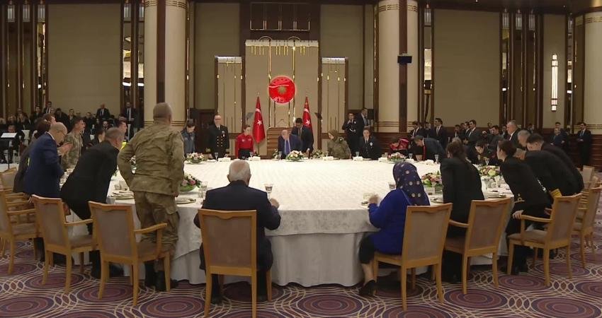 Erdoğan’dan “Terörsüz Türkiye” vurgusu: Esnafın, çiftçinin yüzü gülüyor Cumhurbaşkanı Recep Tayyip Erdoğan, "Terörsüz Türkiye" sürecine ilişkin, "Yıllarca terör tehdidi