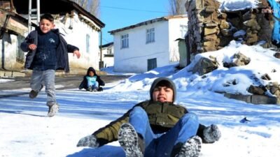 Erzurum kent merkezinde eğitime 1 günlük kar molası Erzurum’da etkili olan yoğun kar yağışı, soğuk hava, don ve