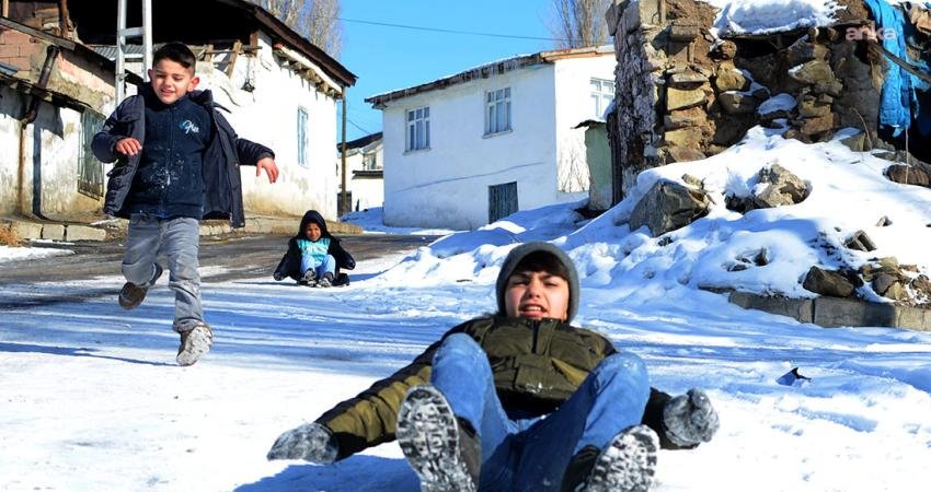 Erzurum kent merkezinde eğitime 1 günlük kar molası Erzurum’da etkili olan yoğun kar yağışı, soğuk hava, don ve