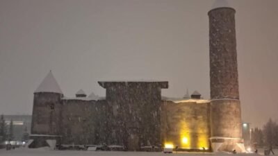 Yoğun kar yağışı ve dondurucu soğukların etkisi altındaki Erzurum’da eğitime