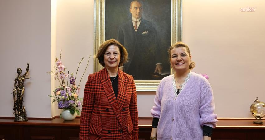 Eskişehir Büyükşehir Belediye Başkanı Ünlüce, İzmit Belediye Başkanı Hürriyet’i ağırladı Eskişehir Büyükşehir Belediye (EBB) Başkanı Ayşe Ünlüce, İzmit Belediye Başkanı