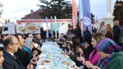 Eskişehir Büyükşehir Belediyesi'nin her yıl geleneksel olarak kurduğu iftar sofraları