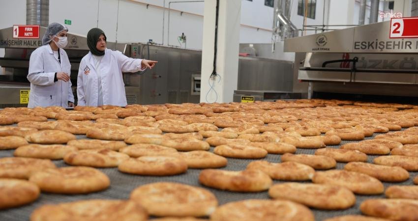 Eskişehir Halk Ekmek tarafından üretilen ramazan pideleri 20 TL’den satışta Eskişehir Büyükşehir Belediyesi bünyesinde hizmet veren Halk Ekmek tarafından üretilen