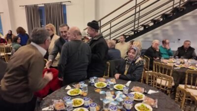 Tepebaşı Belediye Başkanı Ahmet Ataç, ramazan ayı dolayısıyla düzenlenen iftar