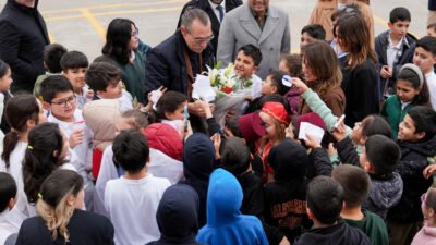 Etimesgut Belediye Başkanı Erdal Beşikcioğlu, Şehit Hakan Toydemir İlkokulu öğrencilerinin