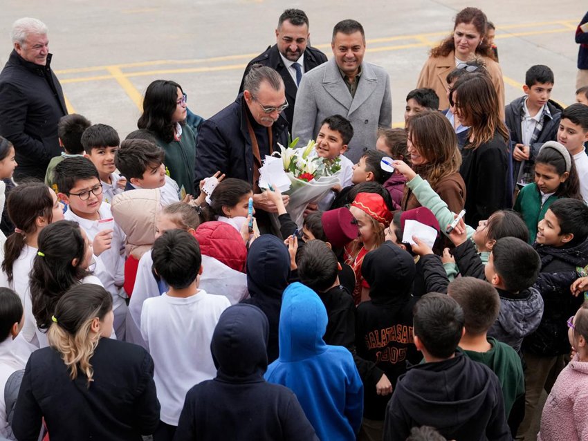 Etimesgut Belediye Başkanı Beşikcioğlu: “Çevreye Duyarlı Nesiller Geleceğimizdir” Etimesgut Belediye Başkanı Erdal Beşikcioğlu, Şehit Hakan Toydemir İlkokulu öğrencilerinin