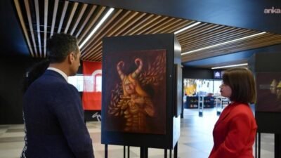 Sanatçı Açelya Bingöl’ün "Evrenler" adlı resim sergisi, Beylikdüzü Atatürk Kültür ve