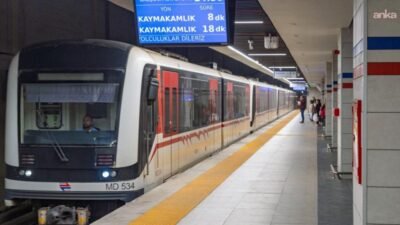 İzmir Metrosu’nun Fahrettin Altay İstasyonu’nda yürütülen makas değişim çalışmaları tamamlandı.