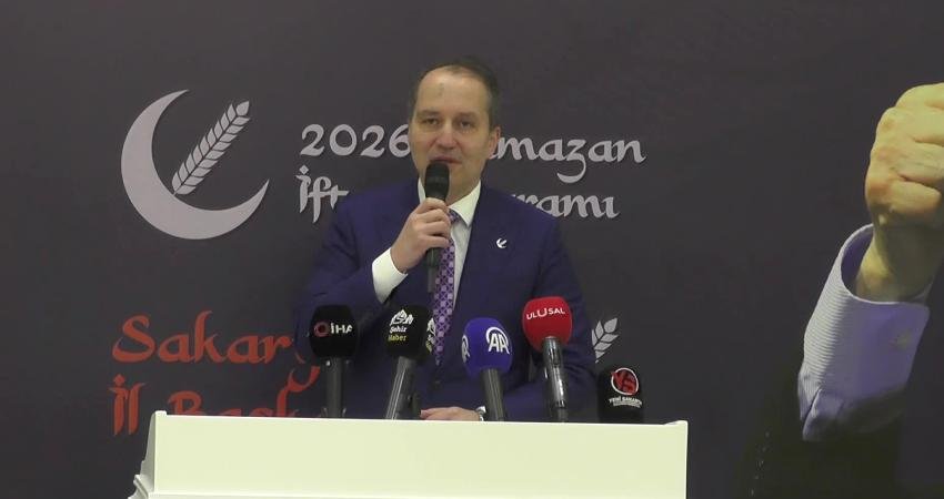 Fatih Erbakan: Cumhuriyet tarihinde hiçbir dönemde millet bankalara bu derece borçlu hale gelmedi Yeniden Refah Partisi Genel Başkanı Fatih Erbakan, "Vatandaşın banka borçları