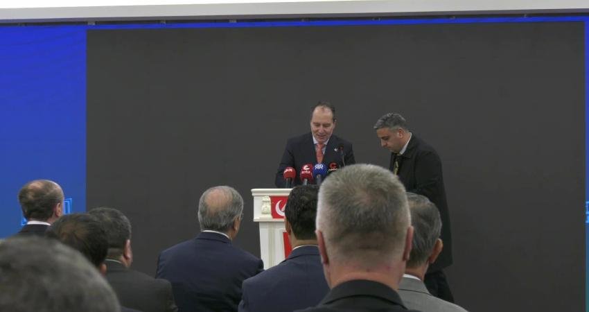 Yeniden Refah Partisi Genel Başkanı Fatih Erbakan, "Toplum, yüzde 30-35'lik bir kararsız