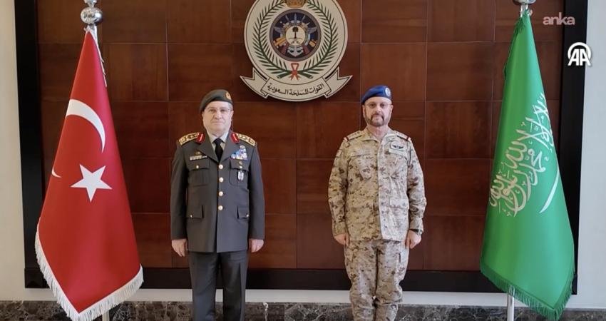 Genelkurmay Başkanı Bayraktaroğlu, Suudi Arabistanlı mevkidaşı Al-Ruwaili ile görüştü Genelkurmay Başkanı Orgeneral Selçuk Bayraktaroğlu, Suudi Arabistan Genelkurmay Başkanı Orgeneral