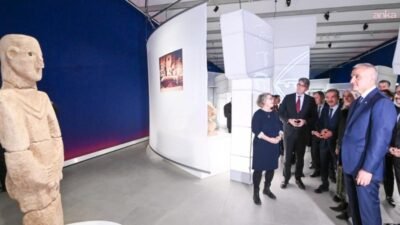 Şanlıurfa Göbeklitepe'de ortaya çıkarılan ve neolitik çağa tarihlenen eserler, Berlin'de