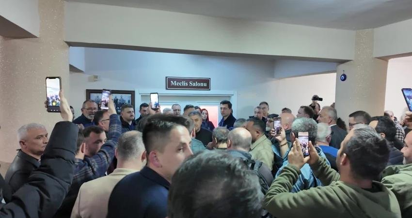 Giresun’un Görele ilçesinde, Belediye Başkanı Hasbi Dede’nin “cinsel taciz” suçlamasıyla